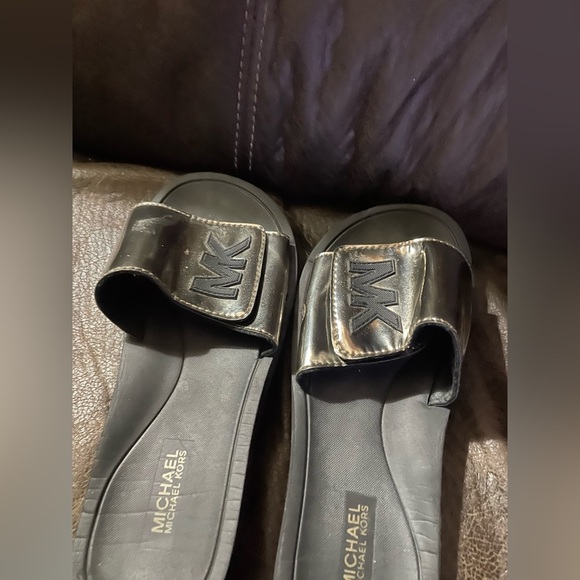 Michael Kors Black Metallic MK Logo Slide Sandals - Women’s Size 7.5 - Picture 5 of 6